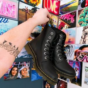 Dr.Martens brand new original box.